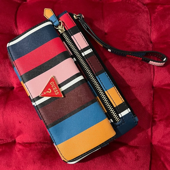 GUESS authentic colorful wristlet - Picture 1 of 7